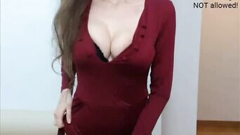 Teen masturbates and shows breasts online