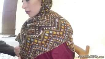 Arab slut in hijab greedily sucks a huge dick client