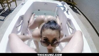Thickumz - Big Booty Babe Gets Her Pussy Licked In a Jacuzzi