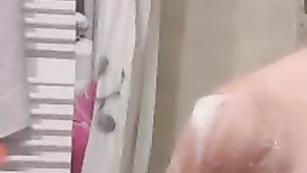 Facecast young cougar hot tub tease