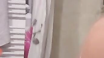 Facecast young cougar hot tub tease