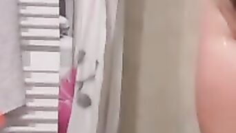 Facecast young cougar hot tub tease