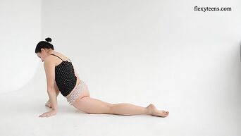 Dasha Lopuhova gorgeous Goddess young gymnast