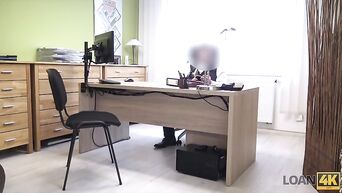 LOAN4K. Chica rusa monta la polla de un agente de prГ©stamos en su oficina