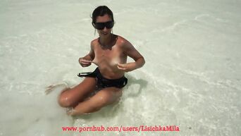 Arab MILF from Russia wanted to fuck on public beach